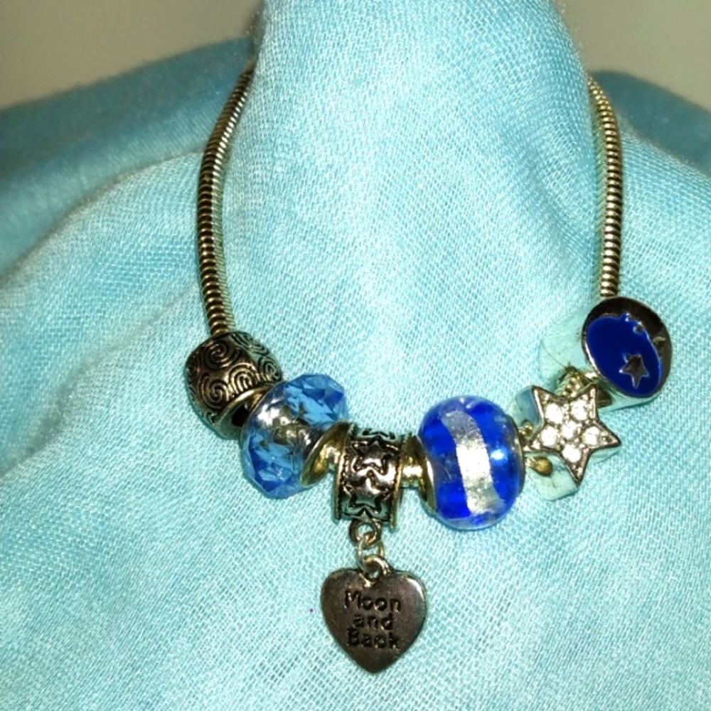 3-9-6 Love you to the moon and back braclet great condition